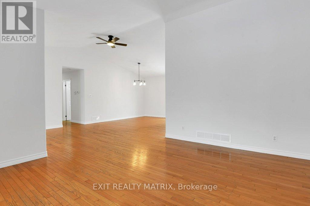 7 Bridge Street, North Stormont, Ontario  K0A 1R0 - Photo 6 - X12104117