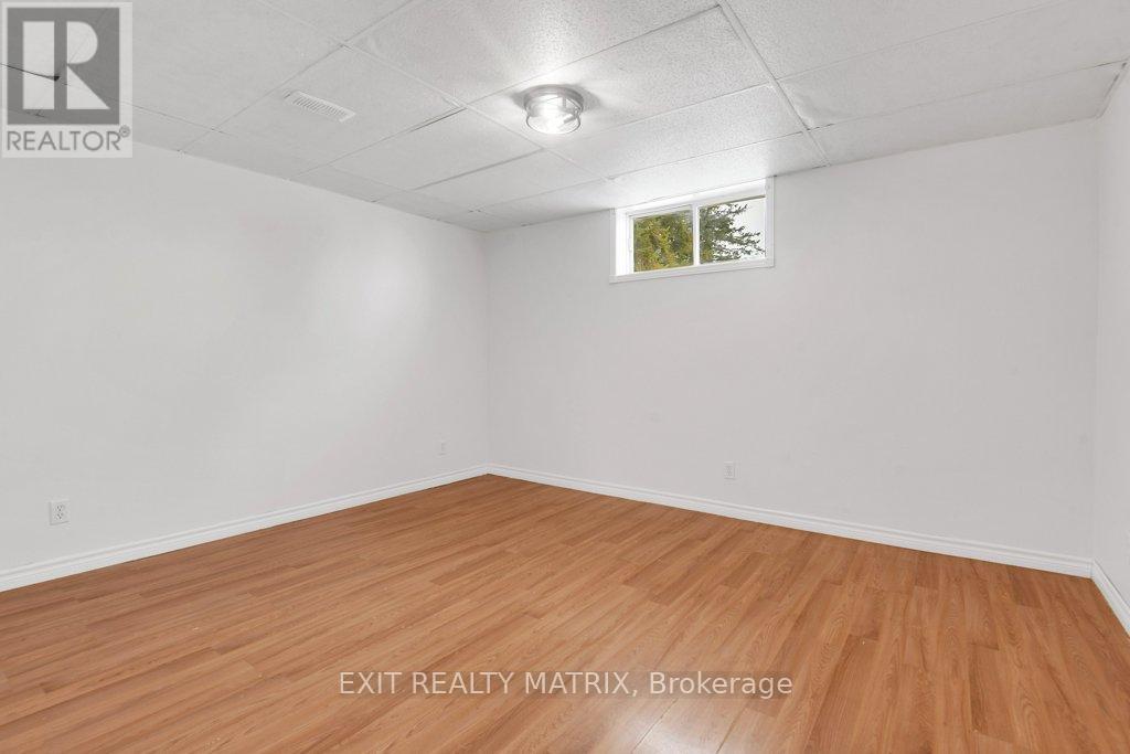 7 Bridge Street, North Stormont, Ontario  K0A 1R0 - Photo 29 - X12104117