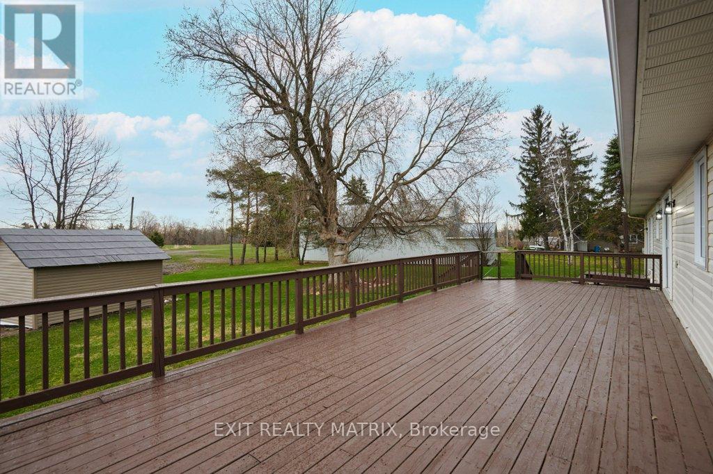 7 Bridge Street, North Stormont, Ontario  K0A 1R0 - Photo 34 - X12104117