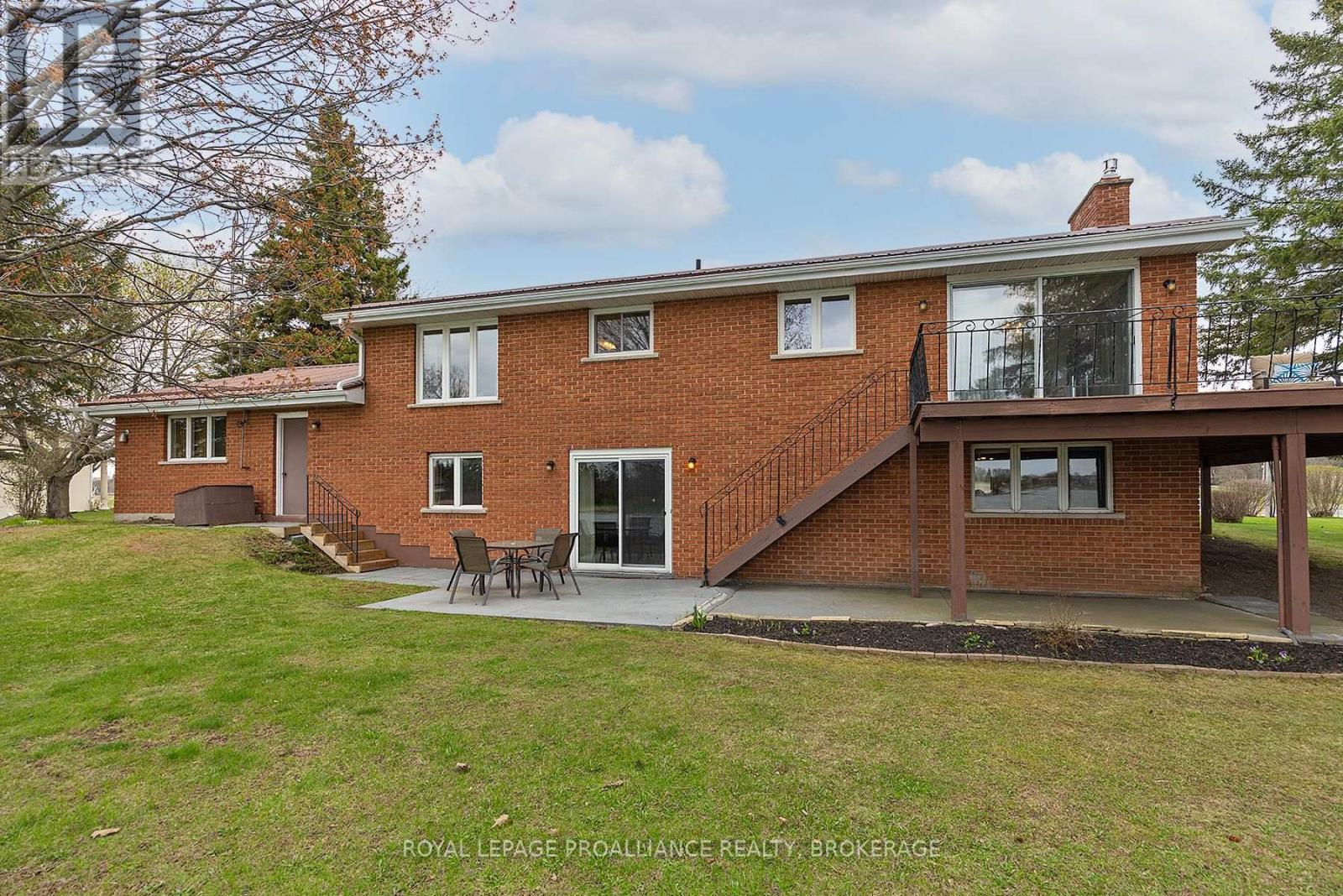 143 Clark Drive, Front Of Leeds & Seeleys Bay, Ontario  K7G 2V5 - Photo 36 - X12116018