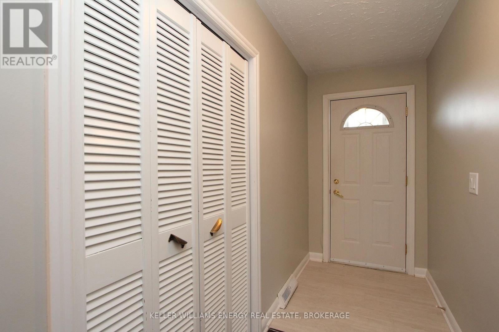 Upper - 43 Harris Avenue, Oshawa, Ontario  L1J 5K6 - Photo 2 - E12116202