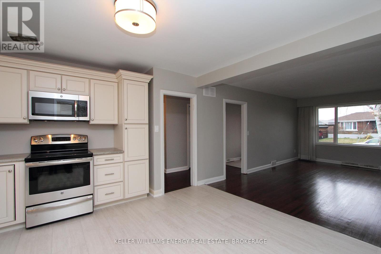 Upper - 43 Harris Avenue, Oshawa, Ontario  L1J 5K6 - Photo 8 - E12116202