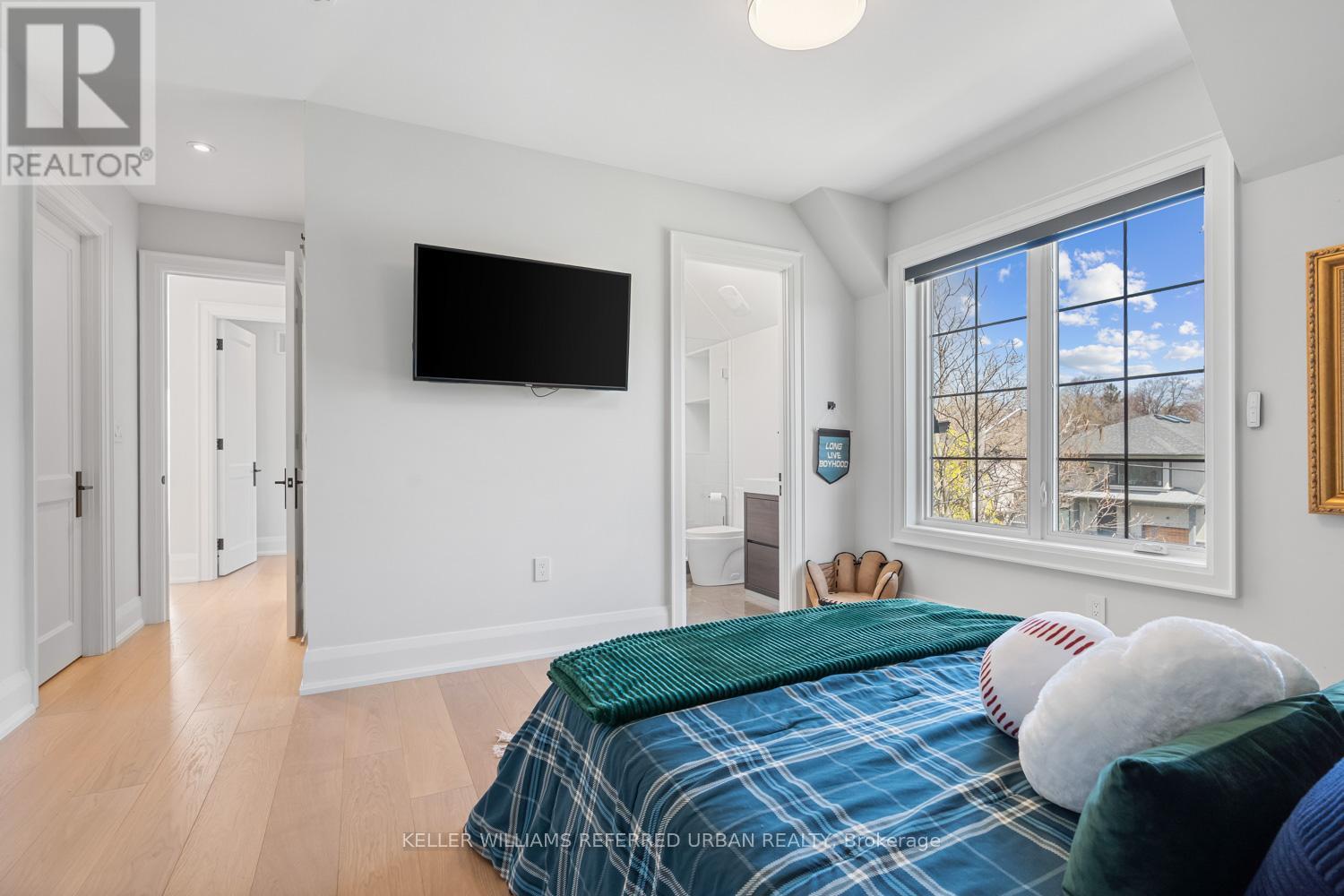 54 Cronin Drive, Toronto, Ontario  M9B 4V1 - Photo 24 - W12113543
