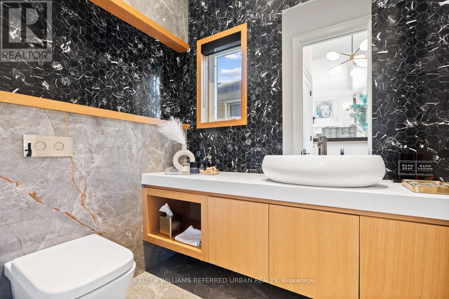 54 Cronin Drive, Toronto, Ontario  M9B 4V1 - Photo 14 - W12113543