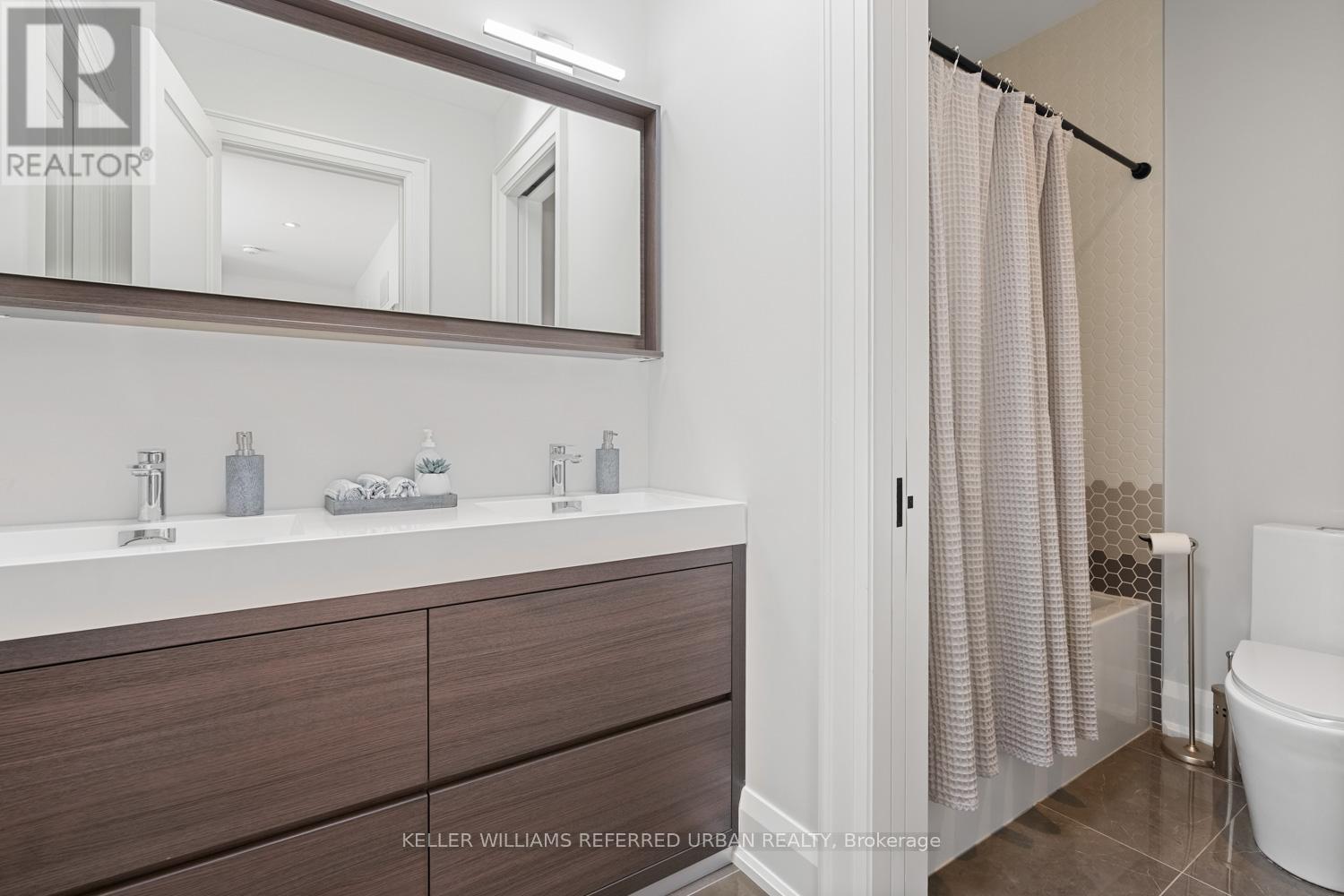 54 Cronin Drive, Toronto, Ontario  M9B 4V1 - Photo 31 - W12113543