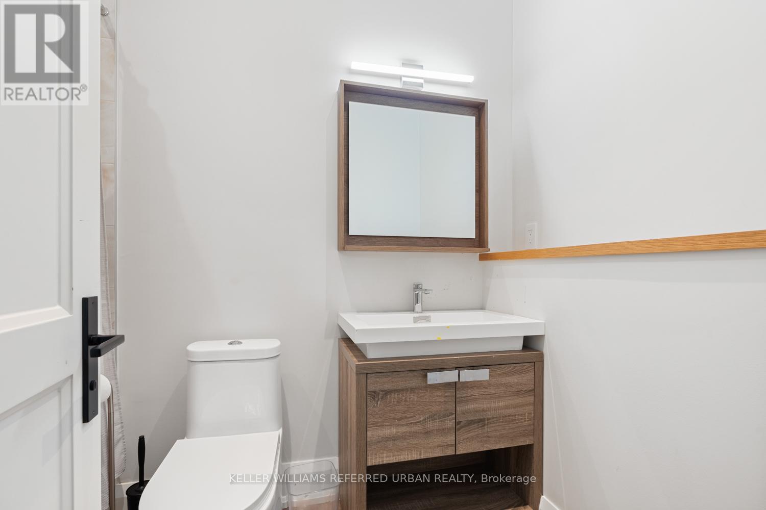 54 Cronin Drive, Toronto, Ontario  M9B 4V1 - Photo 35 - W12113543