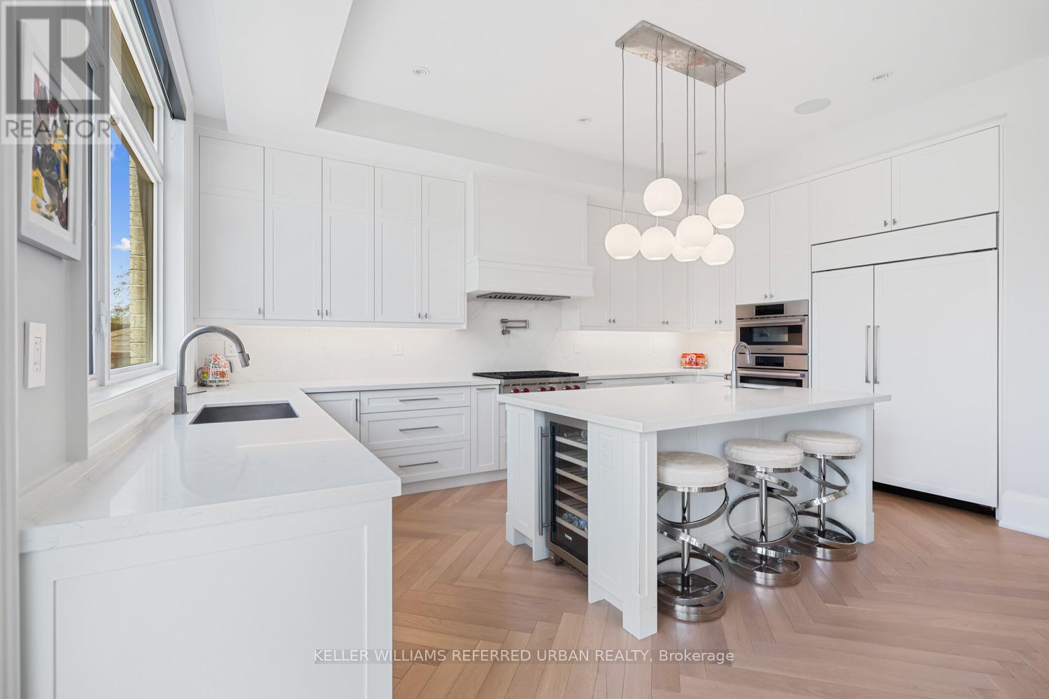 54 Cronin Drive, Toronto, Ontario  M9B 4V1 - Photo 6 - W12113543