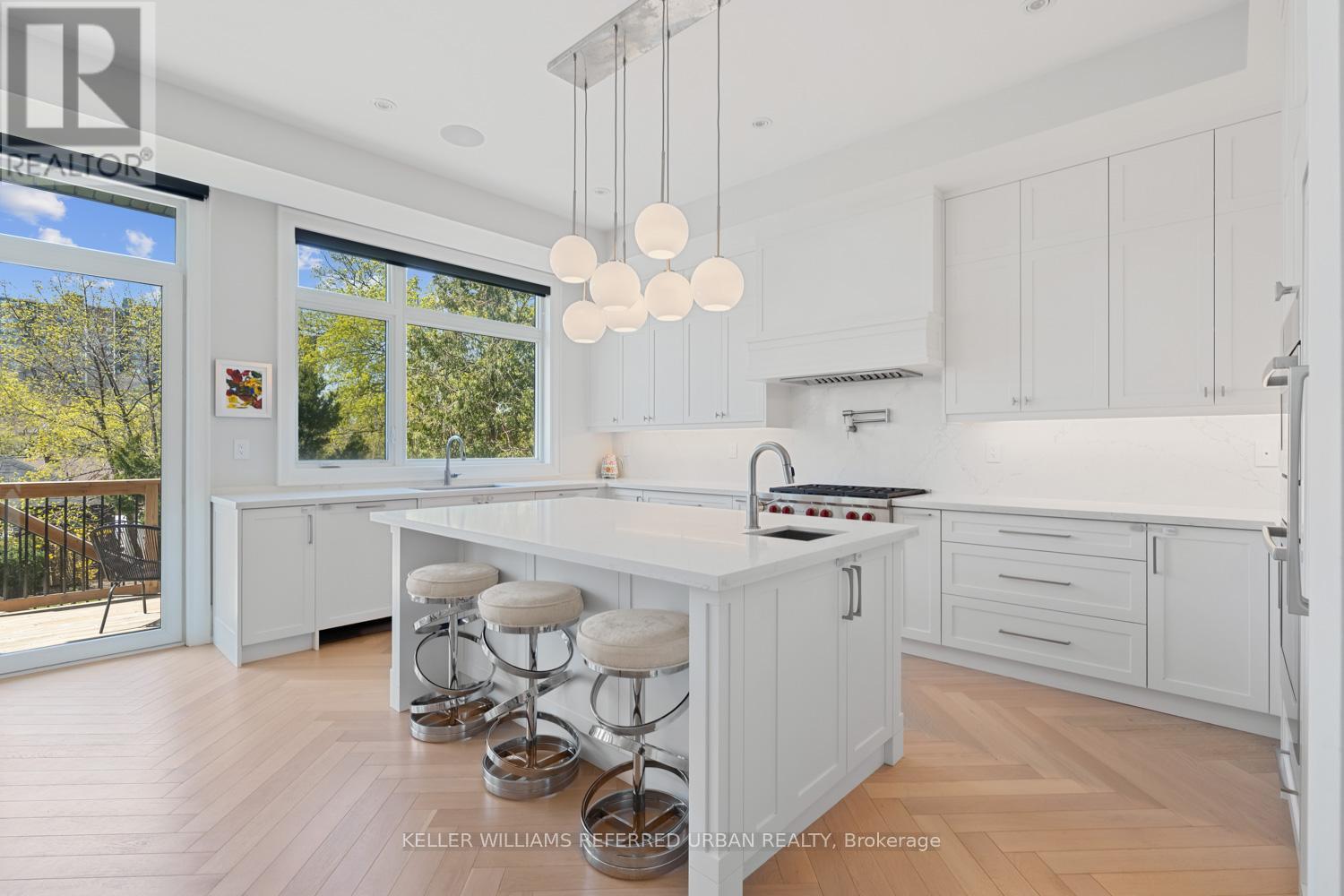 54 Cronin Drive, Toronto, Ontario  M9B 4V1 - Photo 7 - W12113543