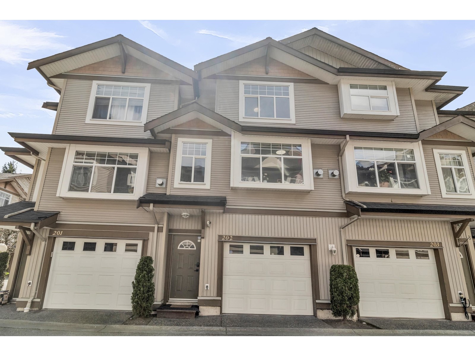 202 9580 PRINCE CHARLES BOULEVARD, surrey, British Columbia