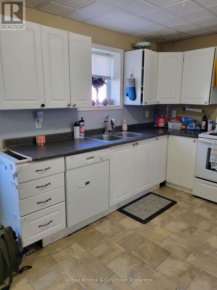 210 Countess Street N, West Grey, Ontario  N0G 1R0 - Photo 22 - X12091205