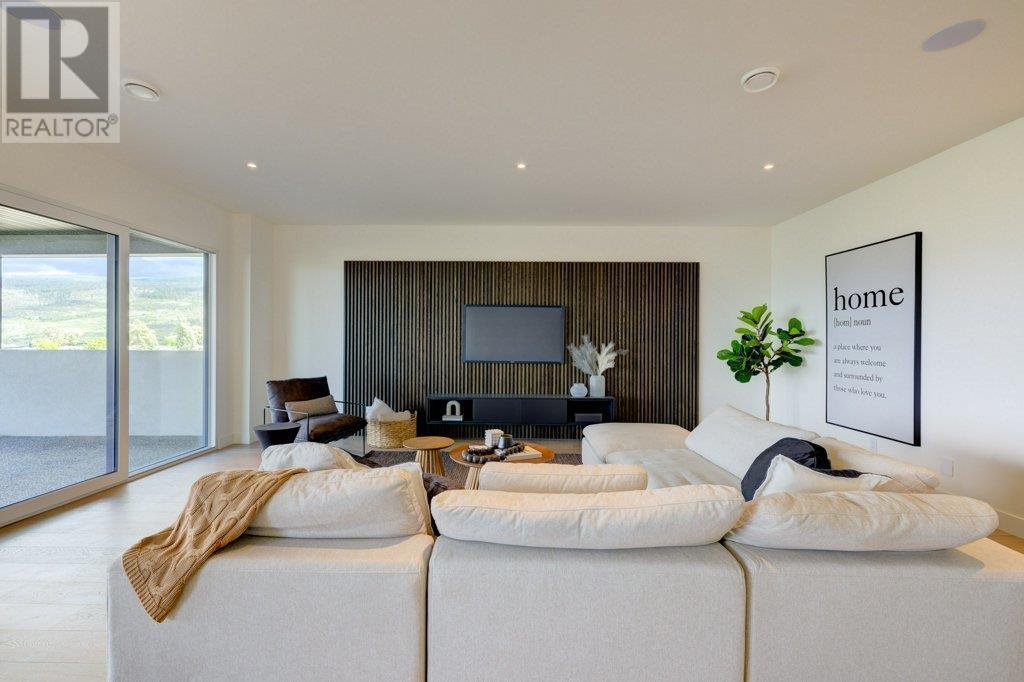 Property at 1054 Emslie Street image 4
