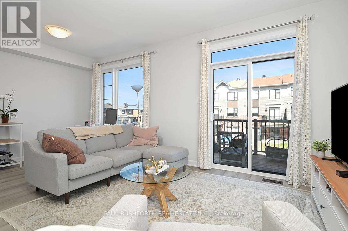 706 Lurgan Way, Ottawa, Ontario  K4M 0J3 - Photo 4 - X12116060