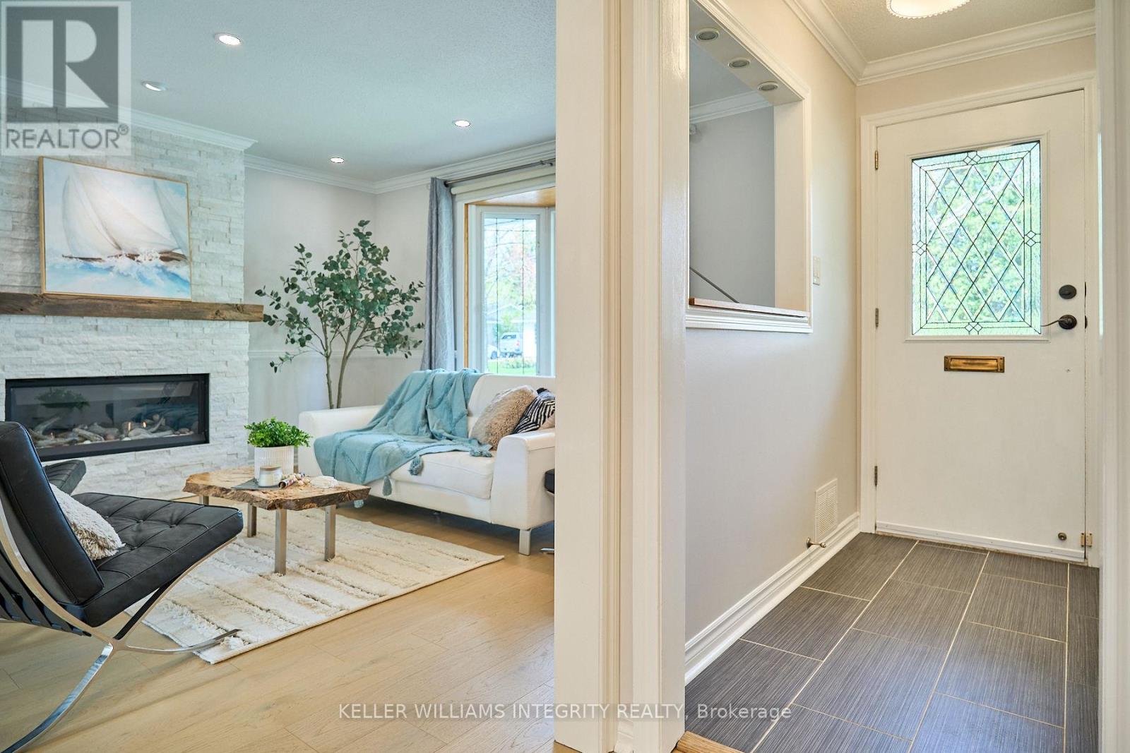 2116 Fillmore Crescent, Ottawa, Ontario  K1J 6A4 - Photo 4 - X12116070