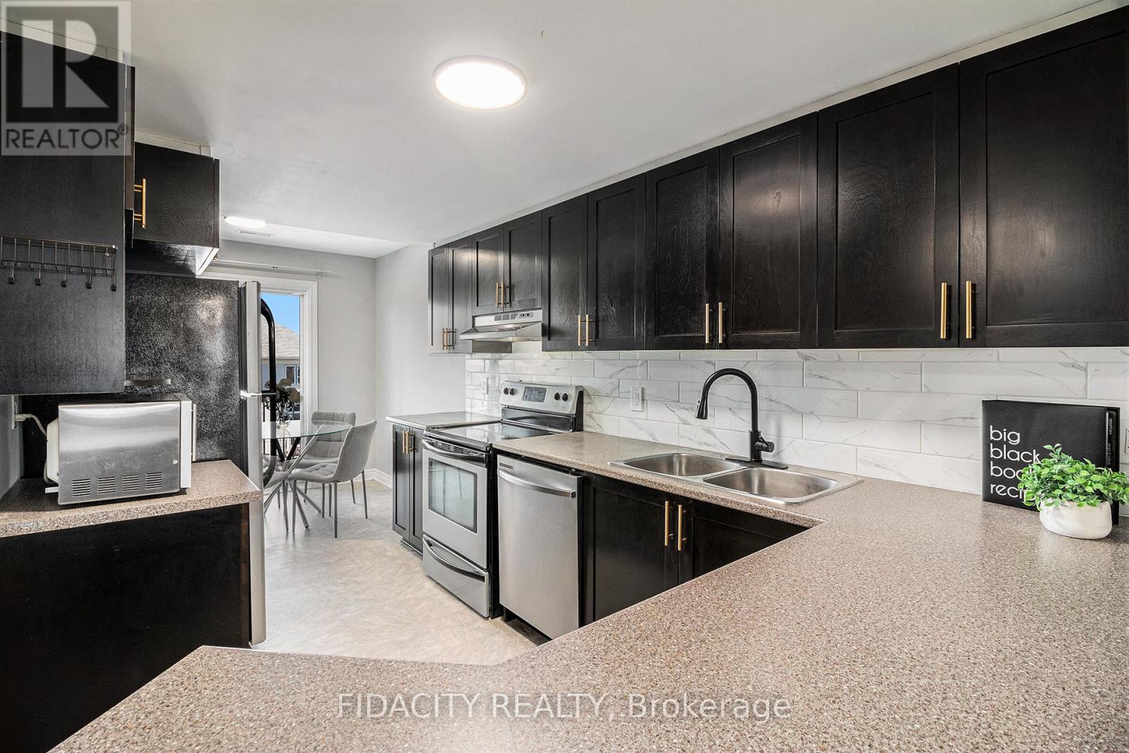 3 - 711 Lakeridge Drive, Ottawa, Ontario  K4A 0N5 - Photo 10 - X12116112