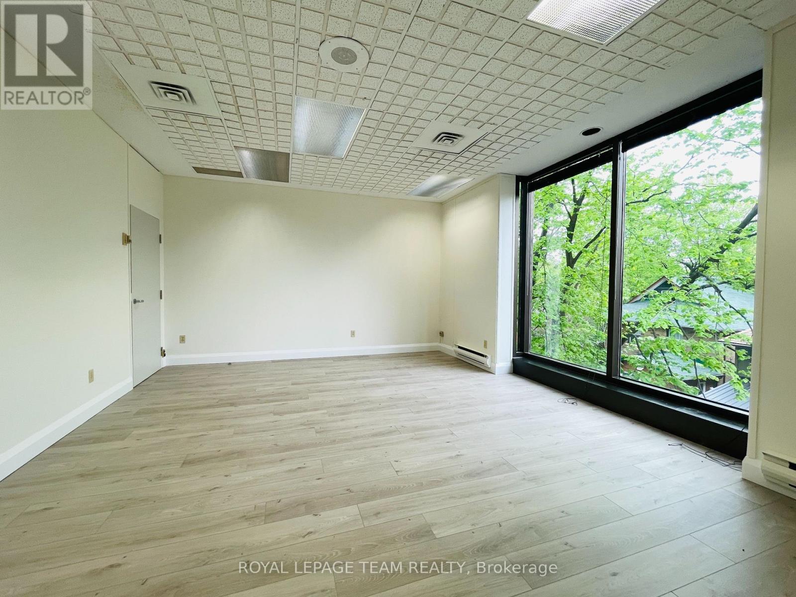 301 - 450 Rideau Street, Ottawa, Ontario  K1N 5Z4 - Photo 2 - X12116168
