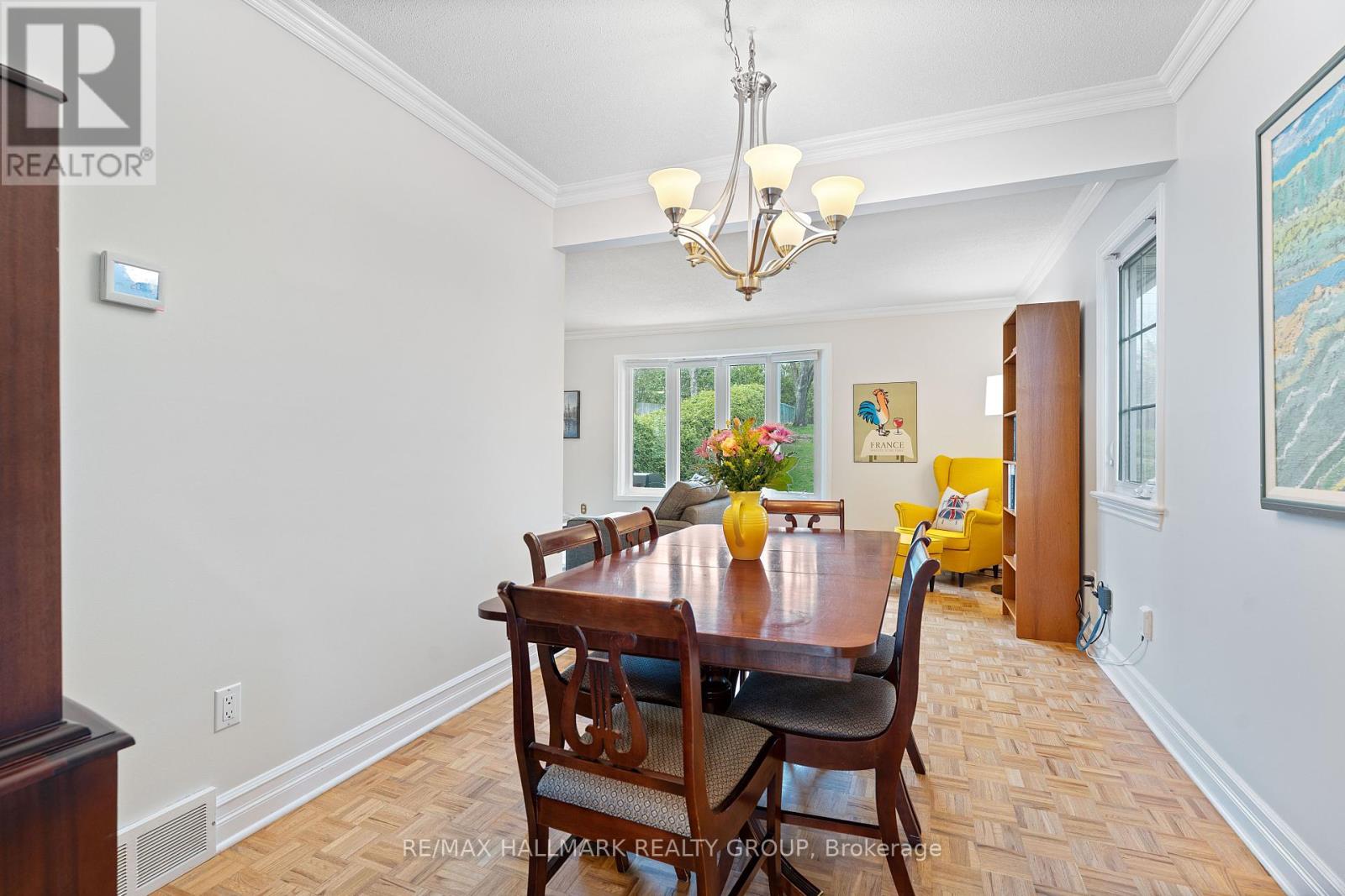 76 Valewood Crescent, Ottawa, Ontario  K1B 4E8 - Photo 14 - X12116170