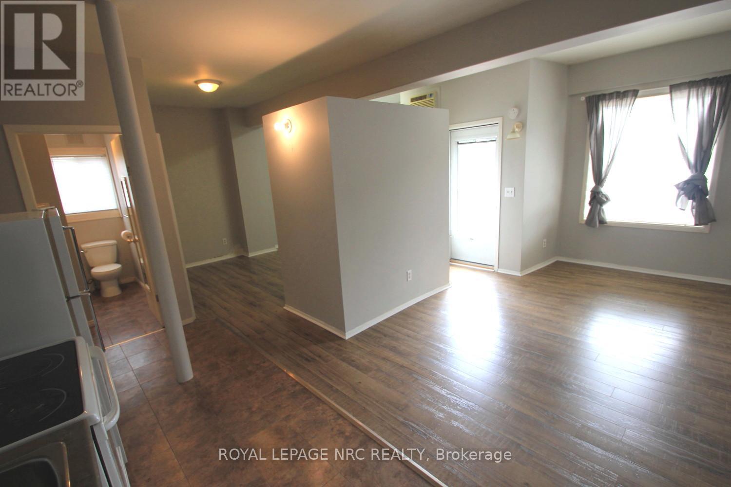 70 Pine Street S, Thorold, Ontario  L2V 3L7 - Photo 16 - X12099364