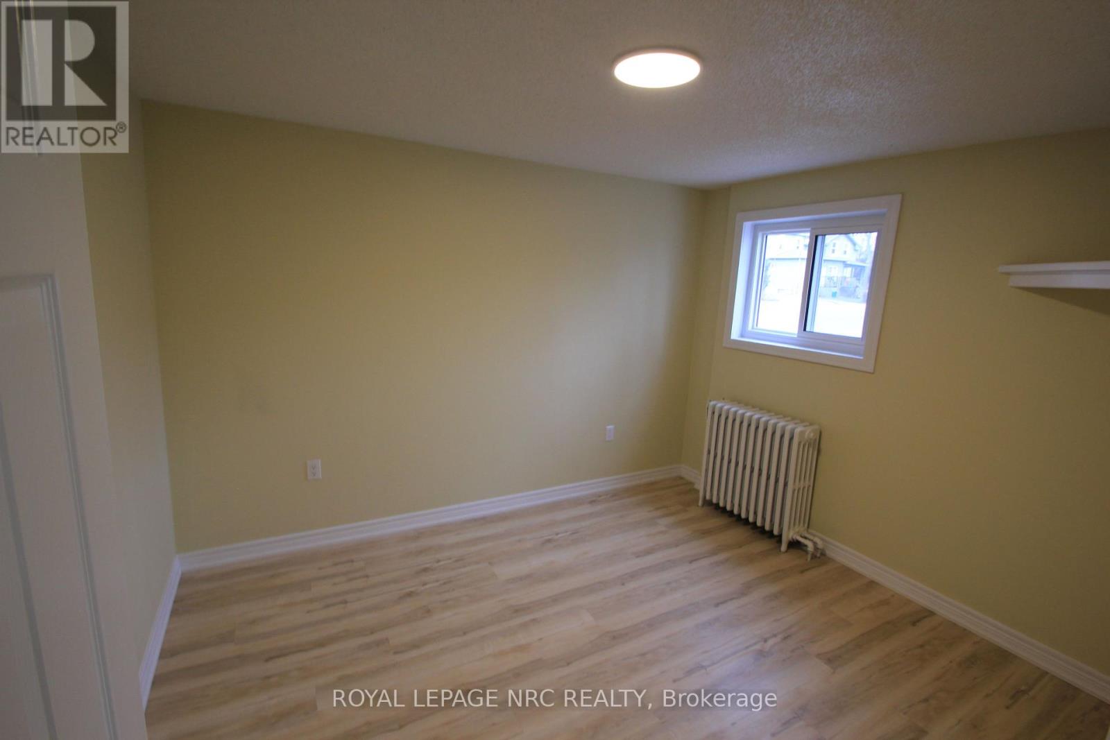 70 Pine Street S, Thorold, Ontario  L2V 3L7 - Photo 28 - X12099364
