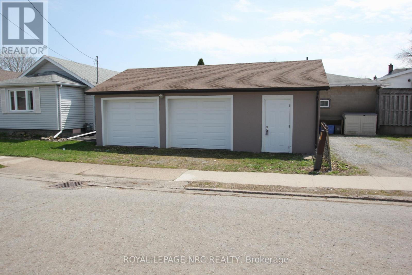 70 Pine Street S, Thorold, Ontario  L2V 3L7 - Photo 4 - X12099364
