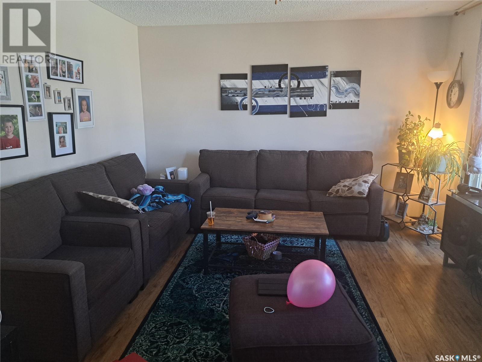 Property at 514 Hilliard STREET W image 4