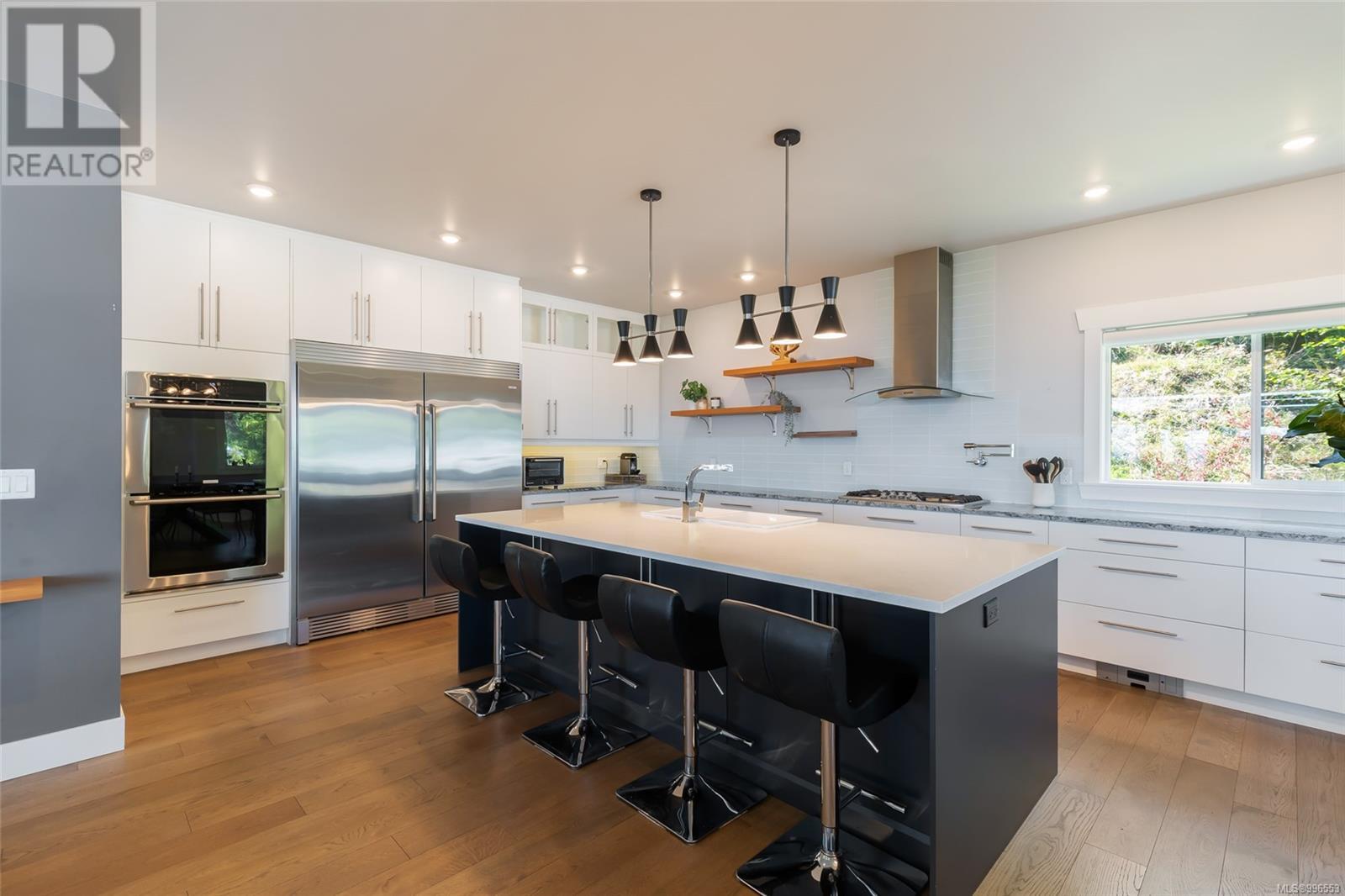 Property at 5109 Laguna Way image 2