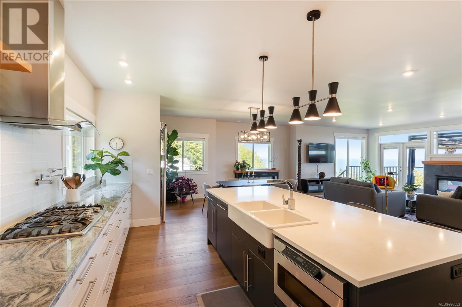 Property at 5109 Laguna Way image 5