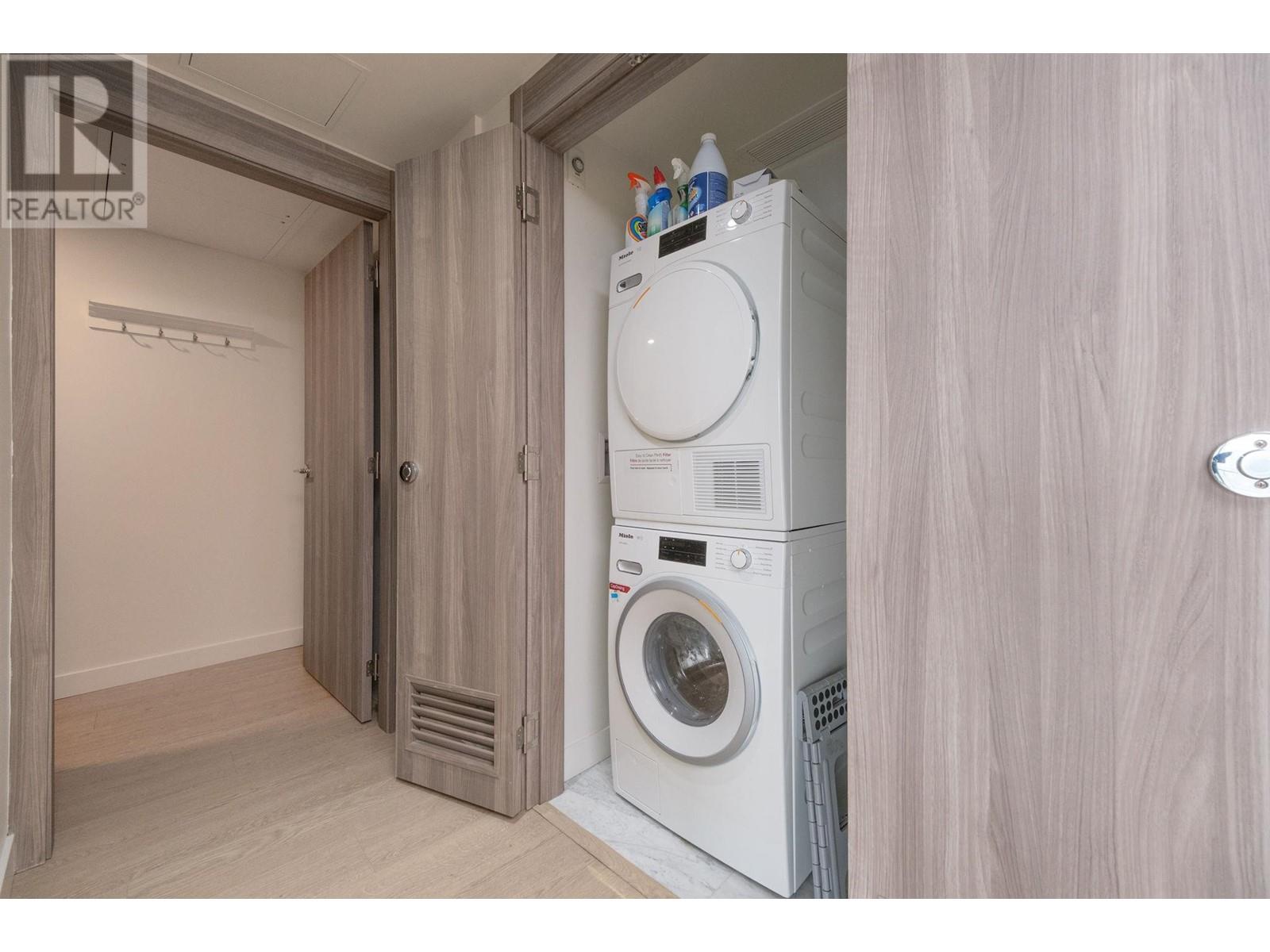 Listing Picture 25 of 36 : 2301 89 NELSON STREET, Vancouver / 溫哥華 - 魯藝地產 Yvonne Lu Group - MLS Medallion Club Member