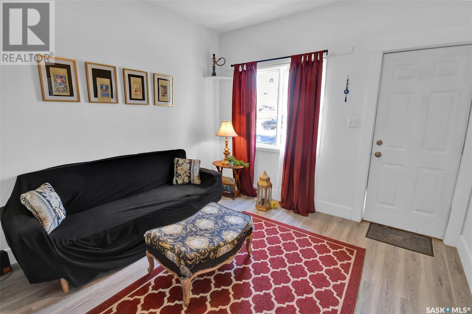 Property at 124 M AVENUE S image 2