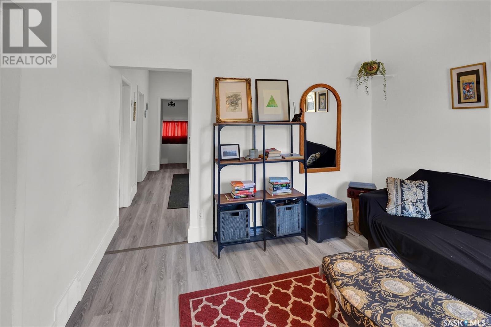 Property at 124 M AVENUE S image 3