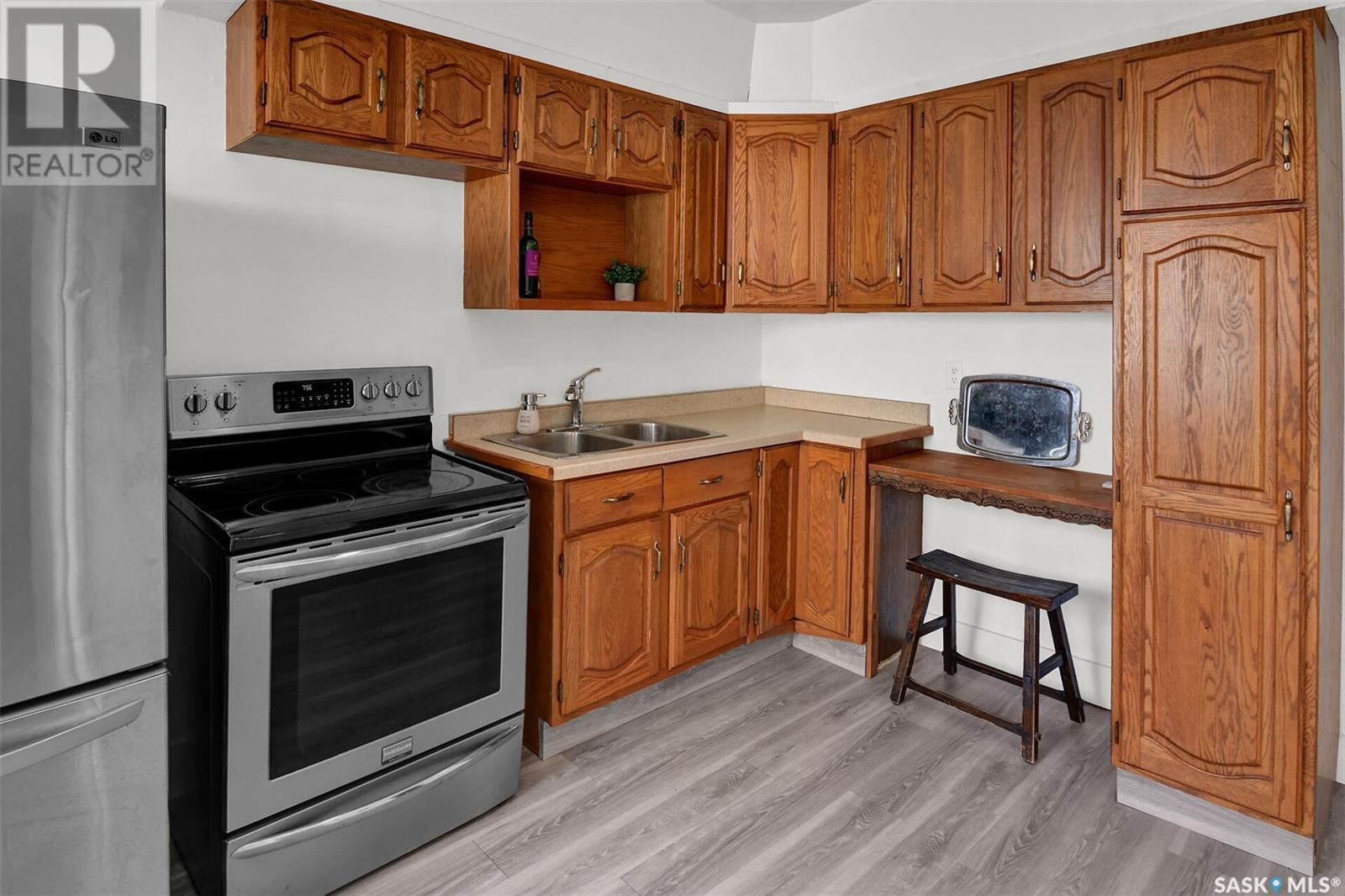Property at 124 M AVENUE S image 5