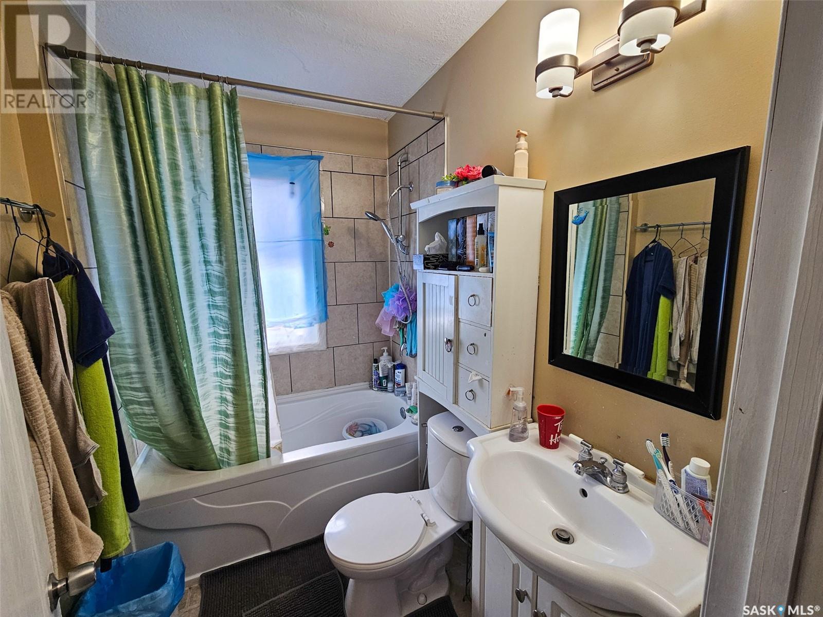 376 4th Avenue Nw, Swift Current, Saskatchewan  S9H 0V2 - Photo 11 - SK004056