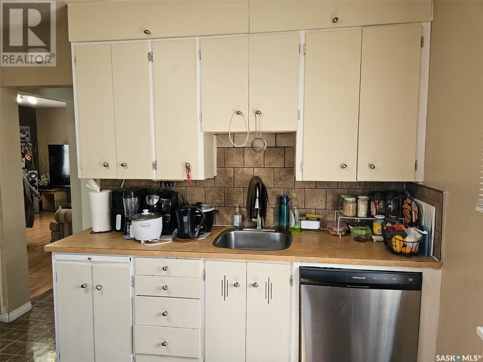 376 4th Avenue Nw, Swift Current, Saskatchewan  S9H 0V2 - Photo 7 - SK004056
