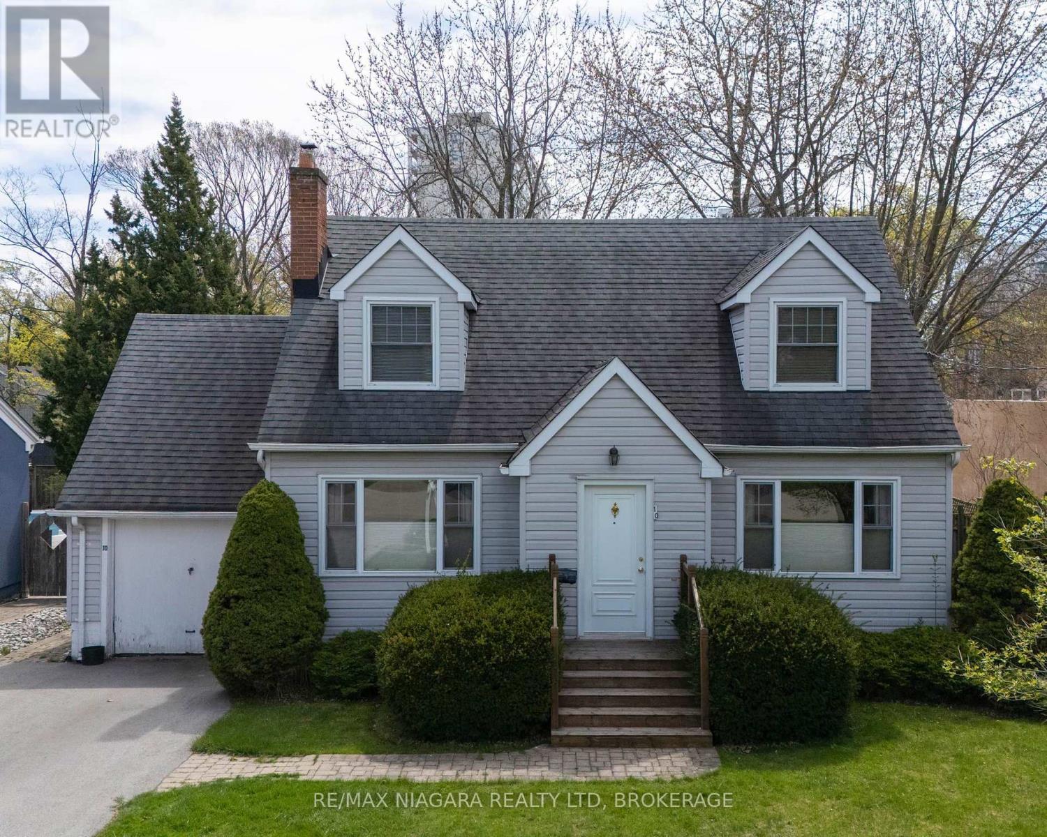 10 Highland Road, Oakville, Ontario  L6K 1S7 - Photo 2 - W12116194