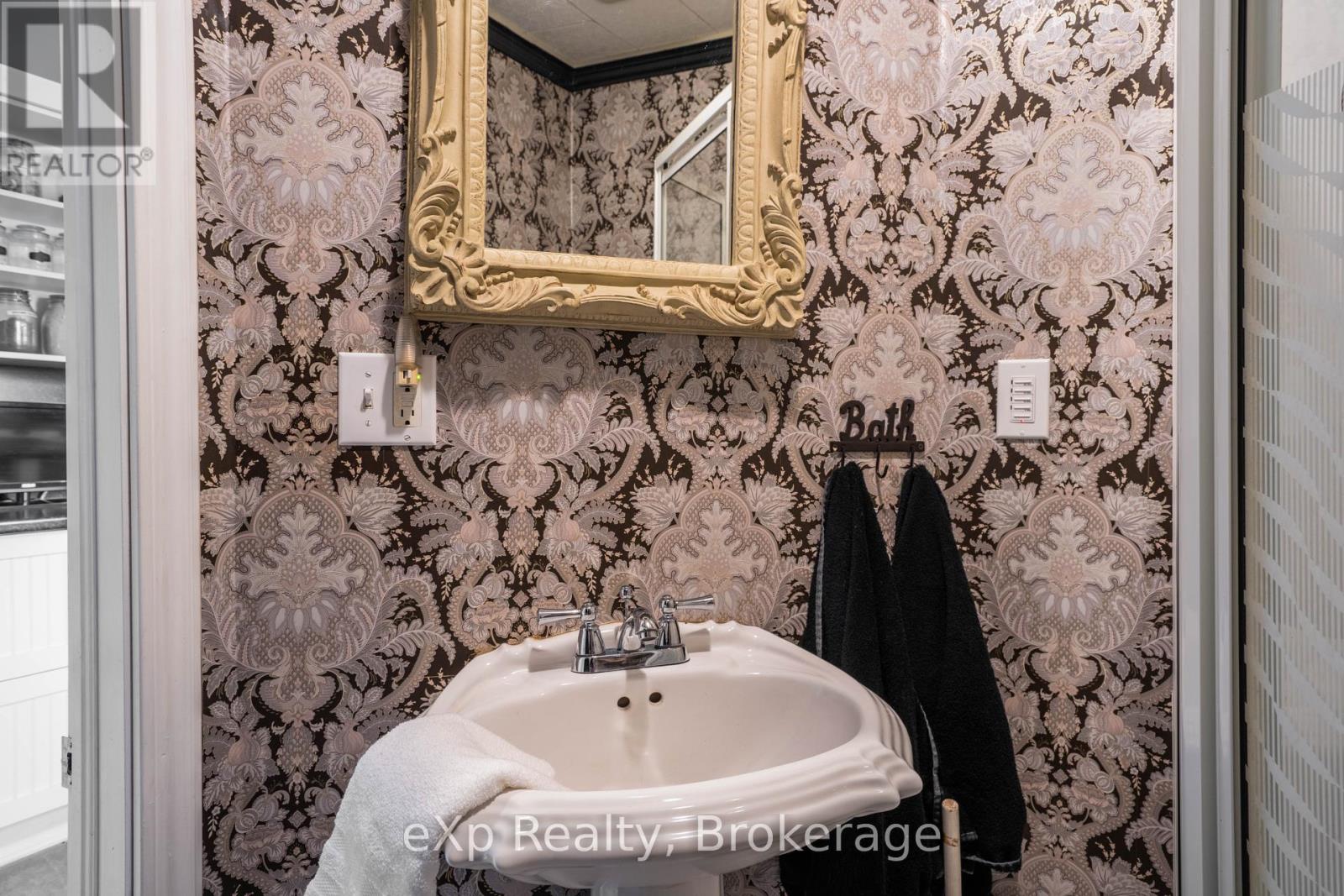 352 Berford Street, South Bruce Peninsula, Ontario  N0H 2T0 - Photo 23 - X12116022