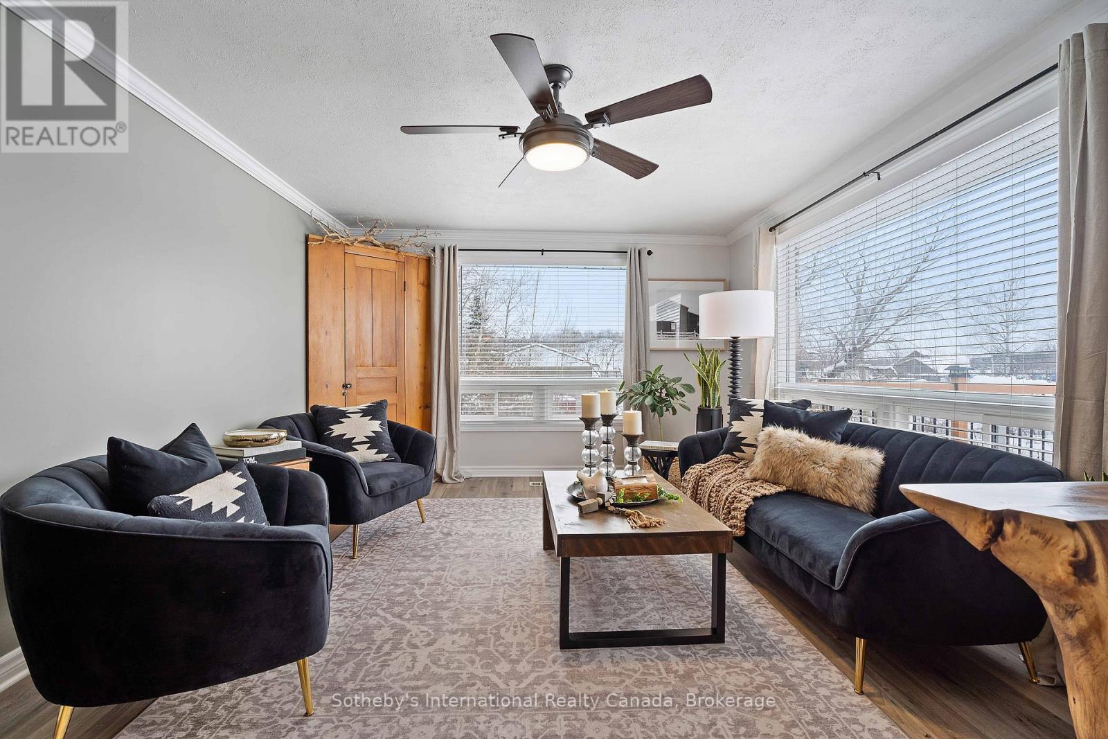 Property at 26 CAIRNS CRESCENT E image 1