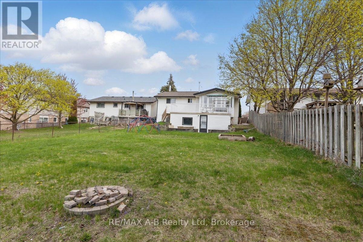 73 Southwood Drive, Kitchener, Ontario  N2E 2E6 - Photo 33 - X12116115