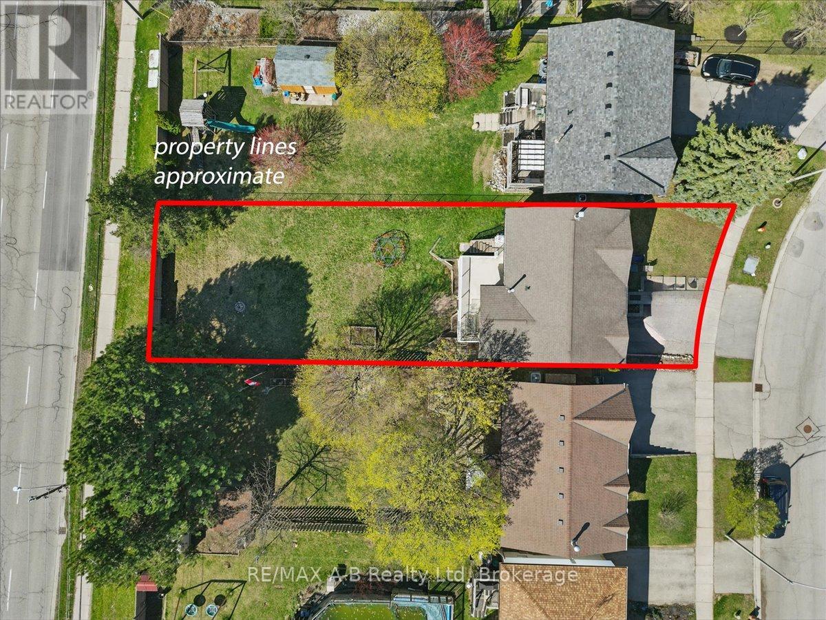 73 Southwood Drive, Kitchener, Ontario  N2E 2E6 - Photo 5 - X12116115