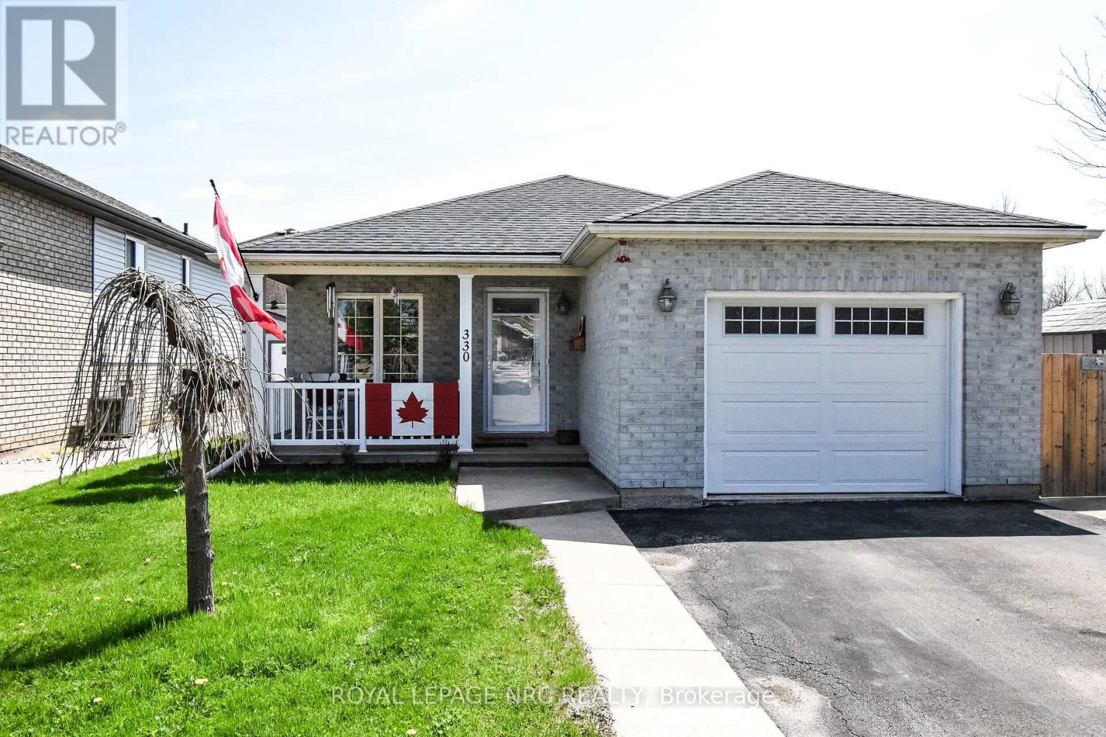330 Autumn Crescent, Welland, Ontario  L3C 7K1 - Photo 1 - X12116063