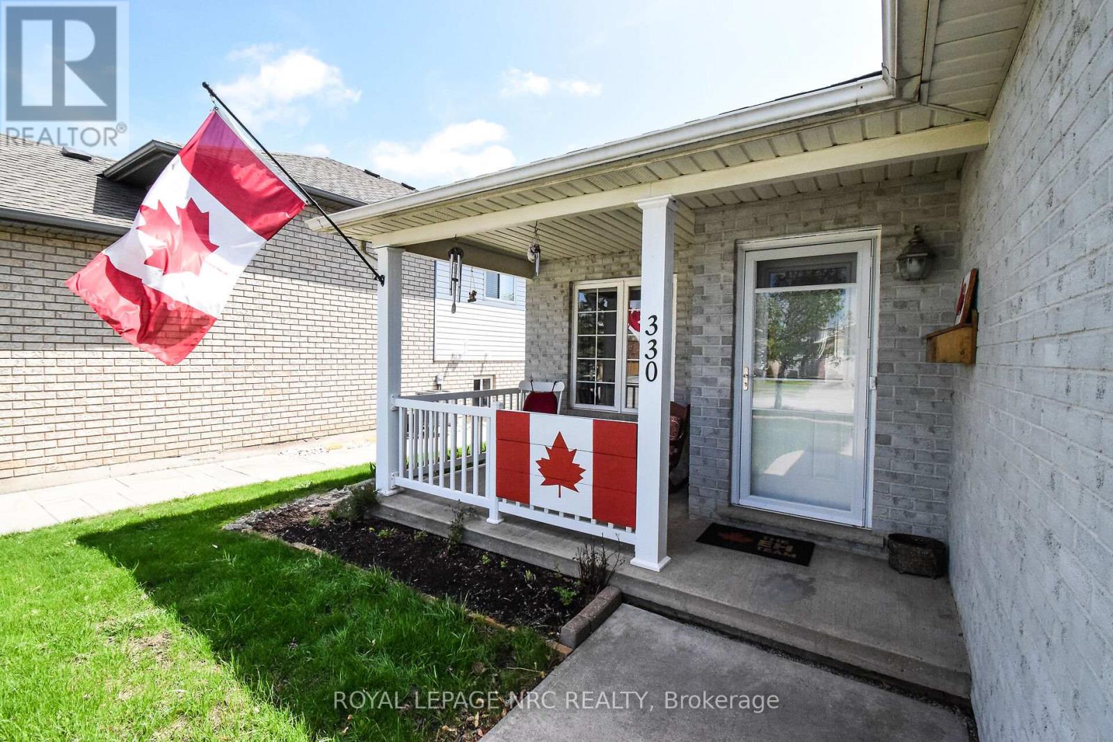 330 Autumn Crescent, Welland (West Welland), Ontario  L3C 7K1 - Photo 2 - X12116063