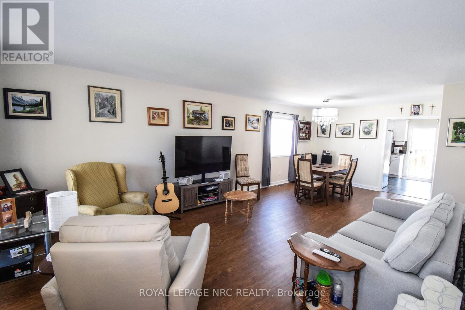 330 Autumn Crescent, Welland, Ontario  L3C 7K1 - Photo 6 - X12116063