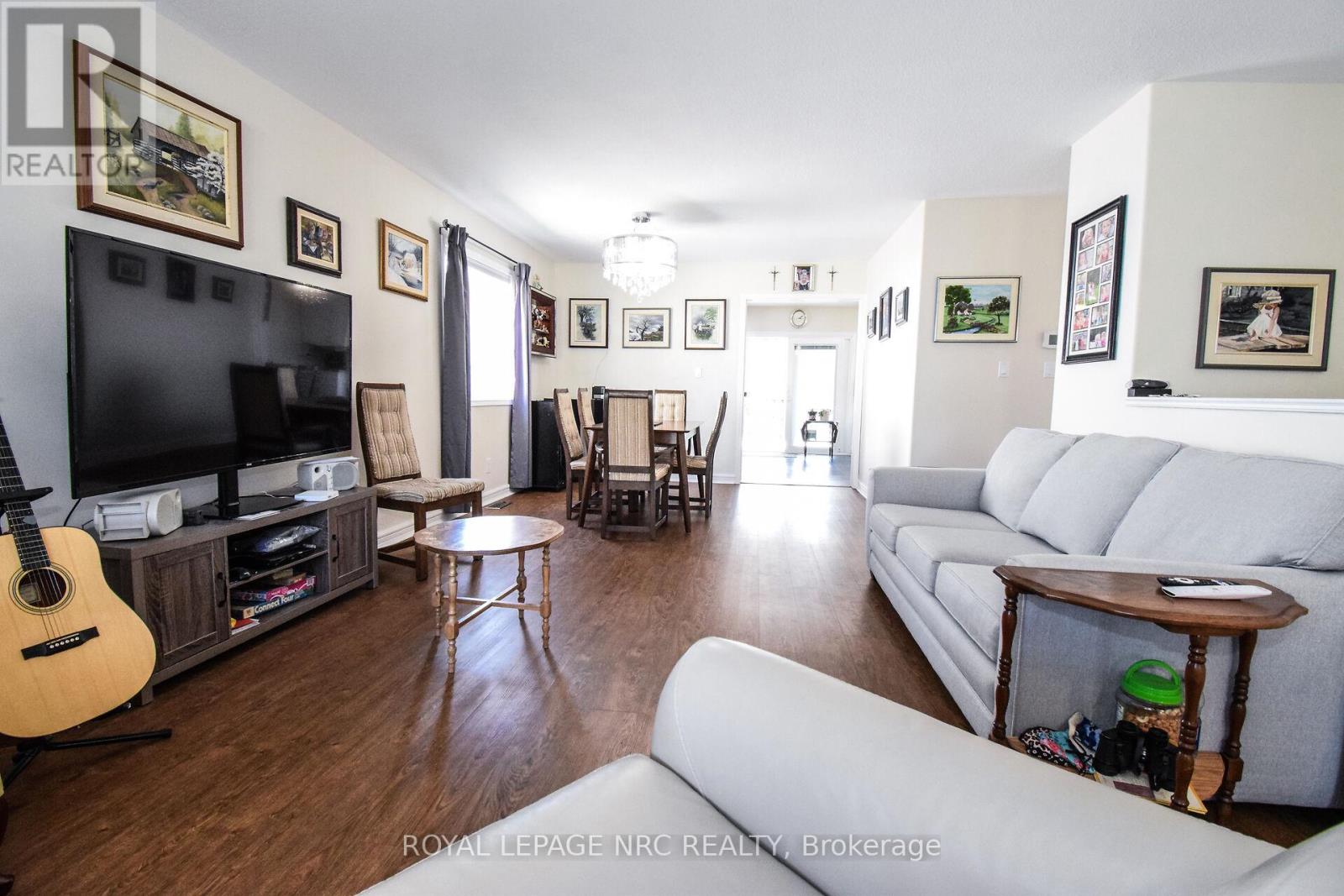 330 Autumn Crescent, Welland, Ontario  L3C 7K1 - Photo 7 - X12116063