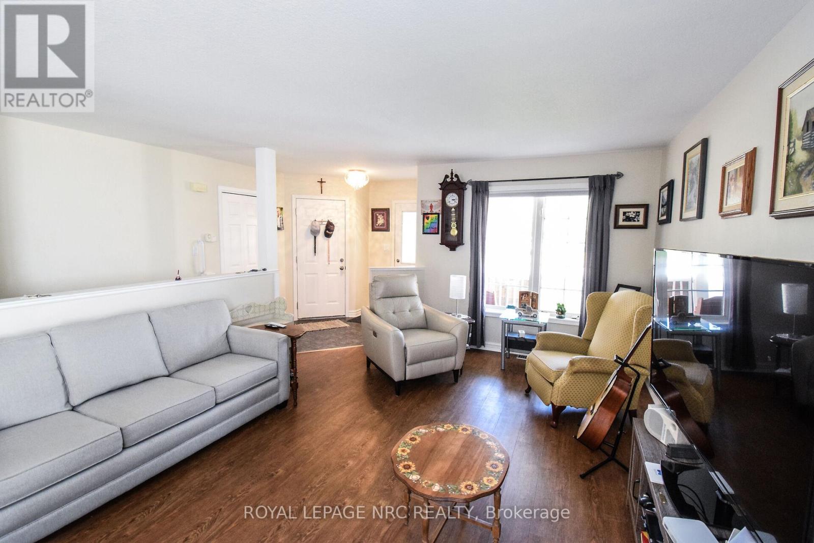 330 Autumn Crescent, Welland, Ontario  L3C 7K1 - Photo 9 - X12116063