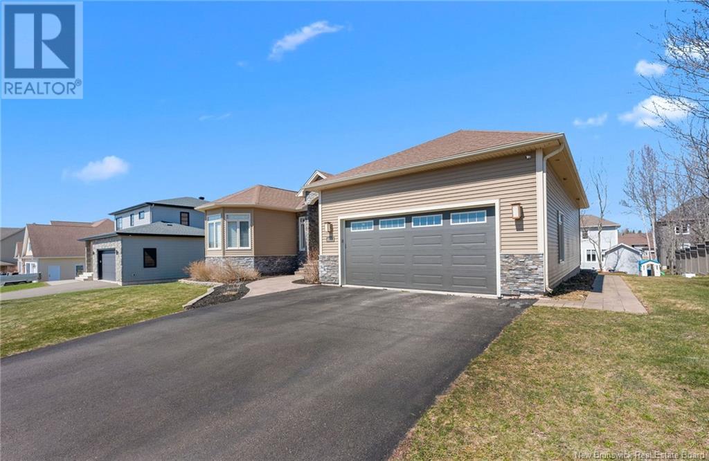 Property at 178 Yvonne Street image 2