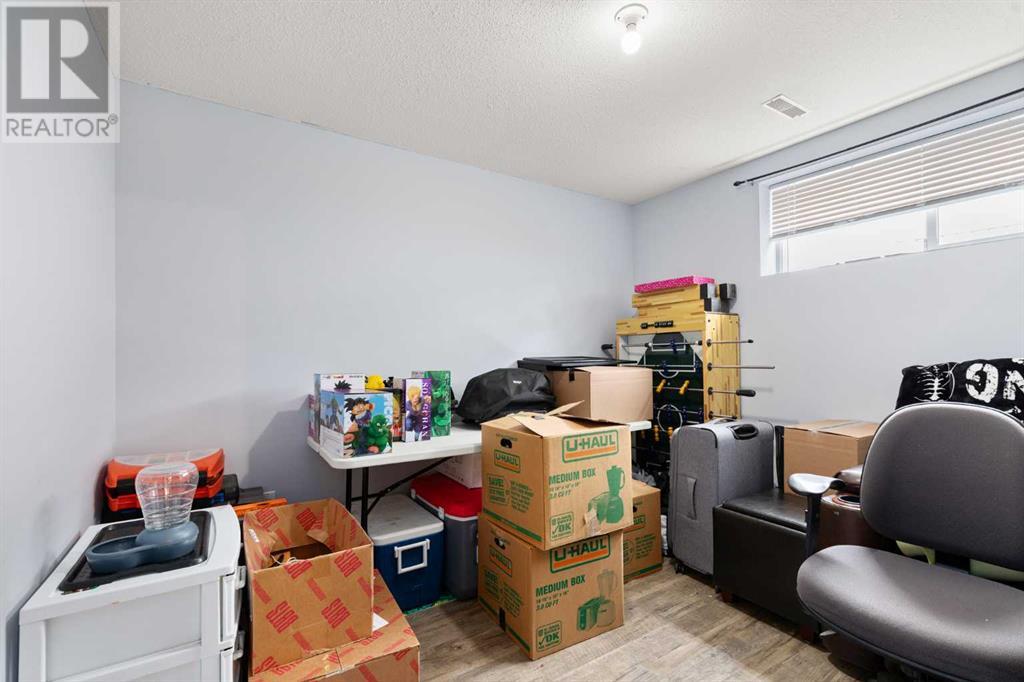 609 Hemingway Crescent Ne, Medicine Hat, Alberta  T1C 1X4 - Photo 26 - A2216246