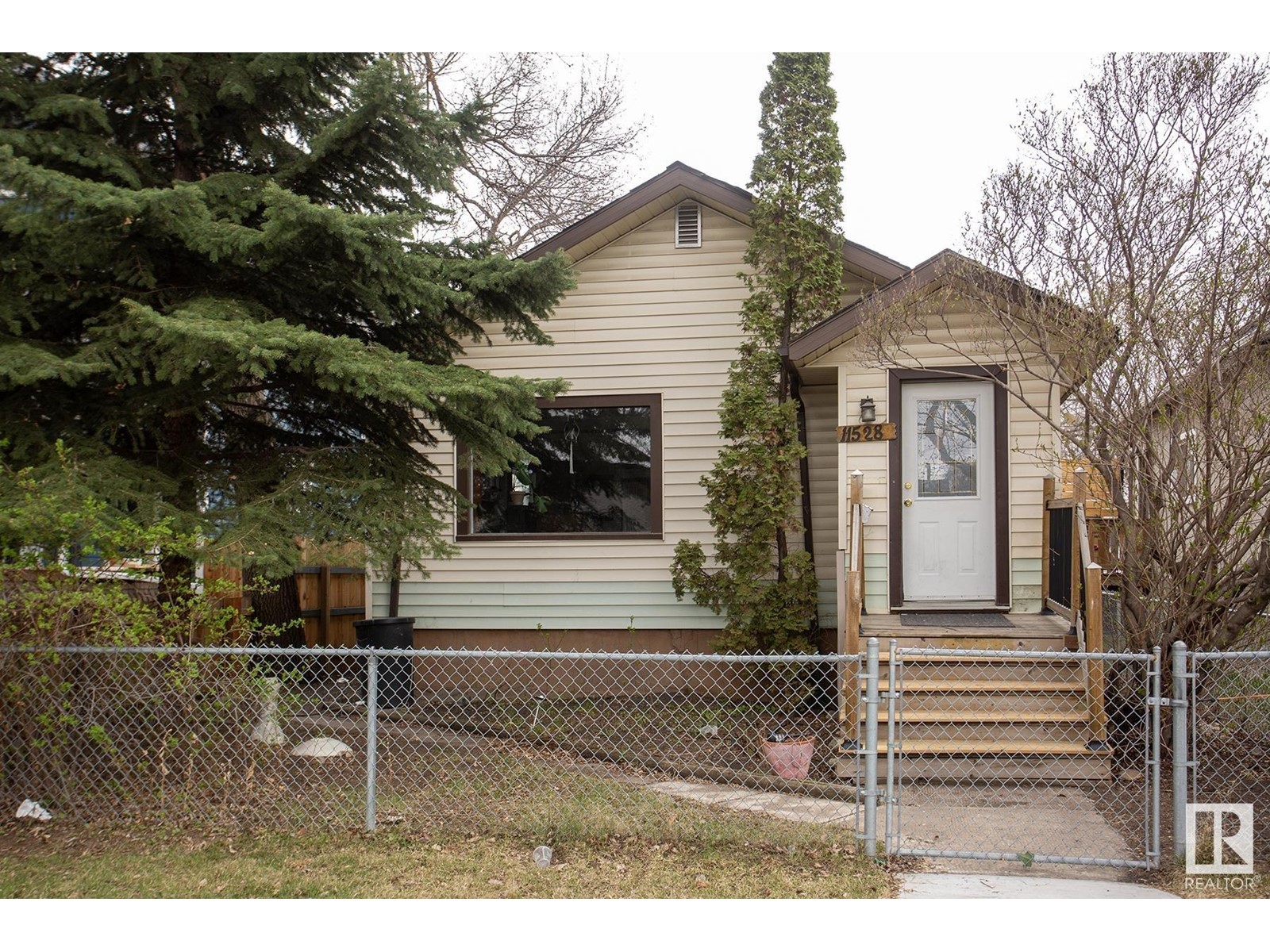 Property at 11528 93 ST NW image 1