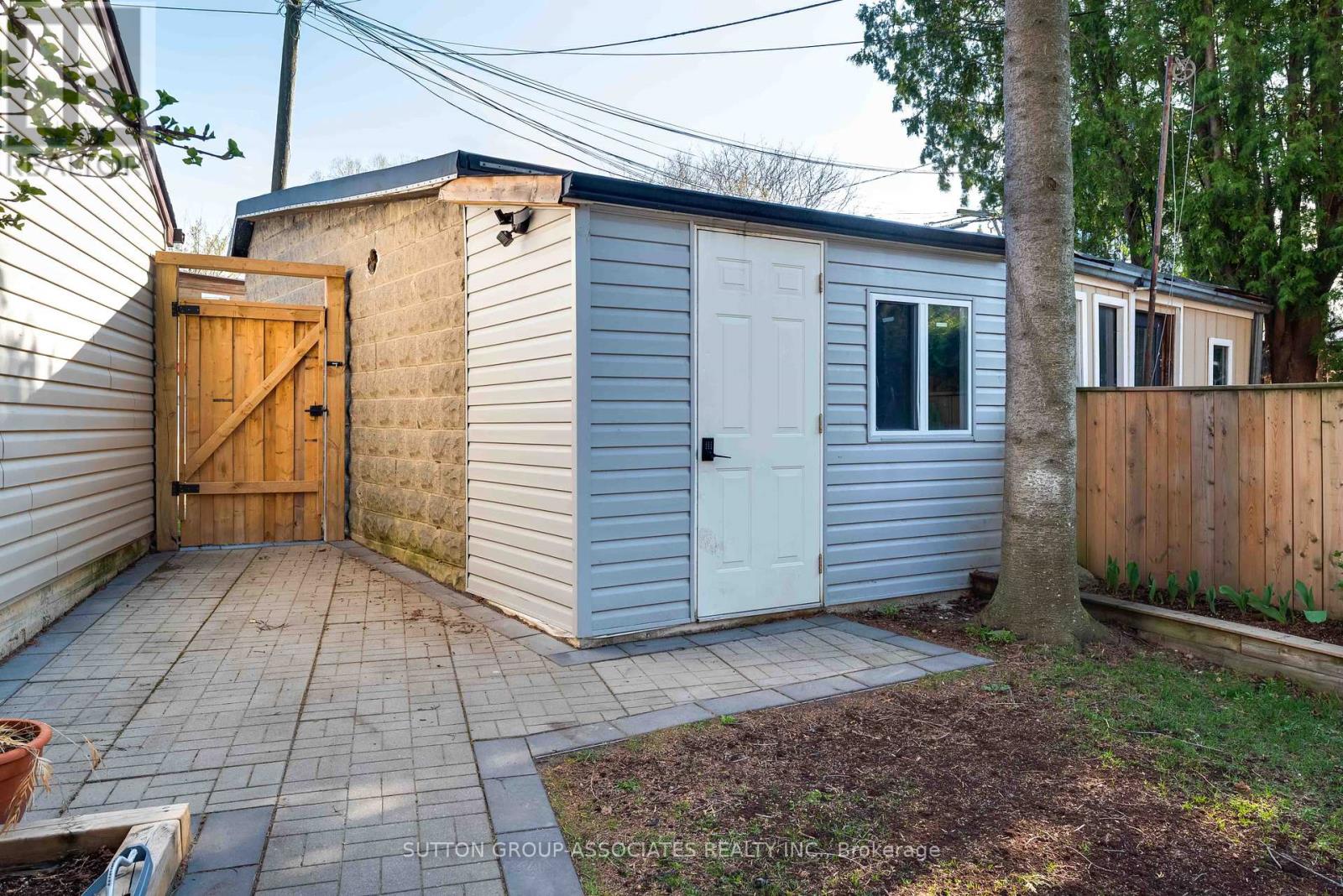 620 Rushton Road, Toronto, Ontario  M6C 2Y7 - Photo 31 - C12115997