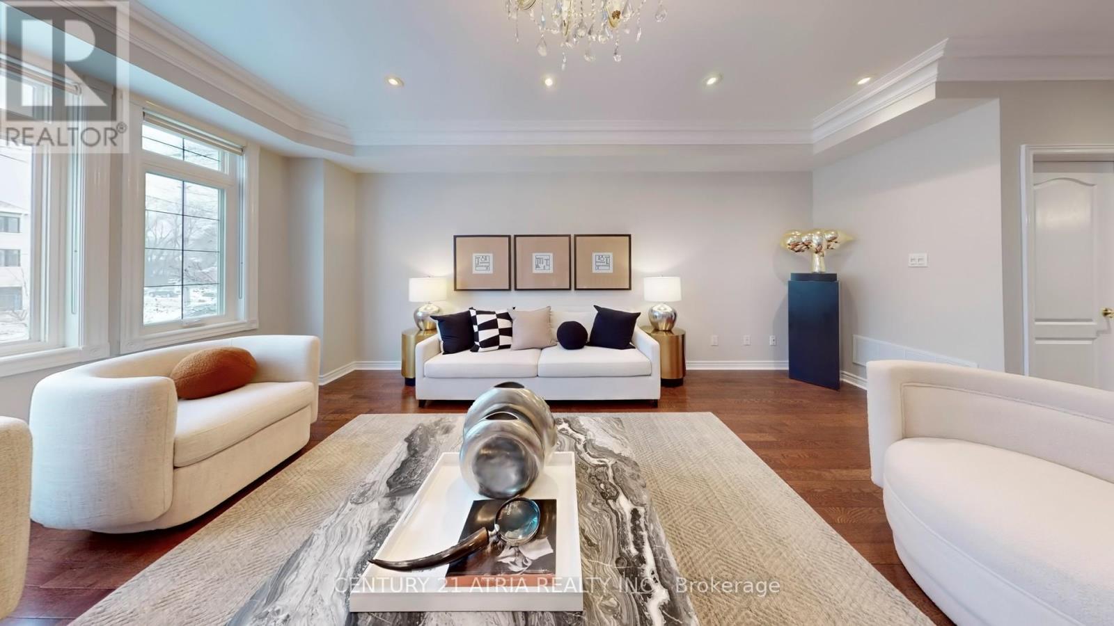 Property at 194 FINCH AVENUE E image 3