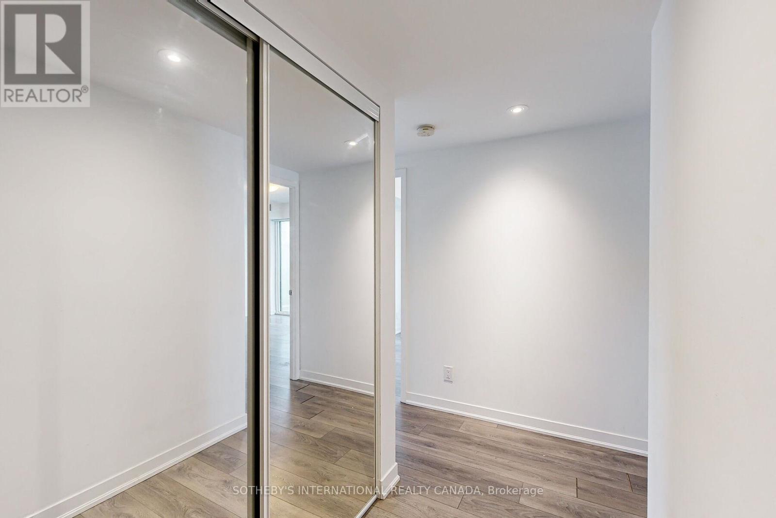 5110 - 100 Harbour Street, Toronto, Ontario  M5J 0B5 - Photo 4 - C12116211