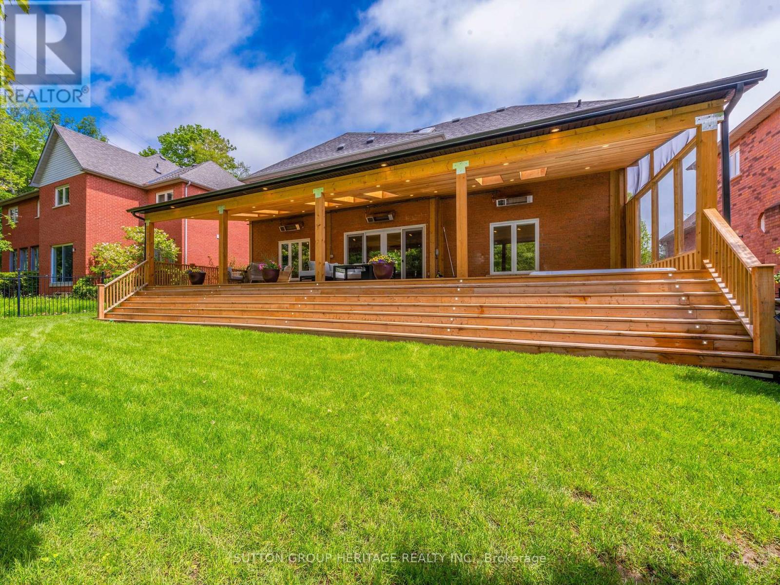 121 SANDCHERRY COURT, Pickering, Ontario