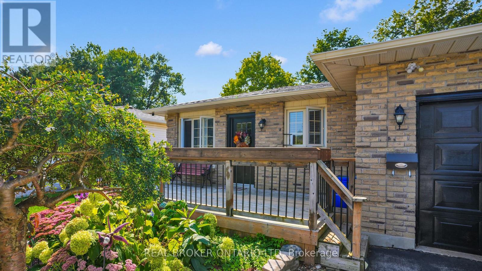 764 Classic Drive, London East, Ontario N5W 5V2 - Photo 2 - X12115527